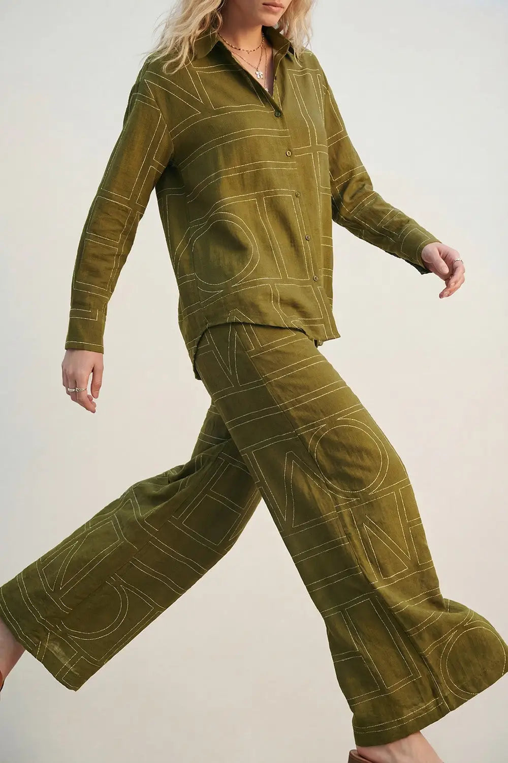 Q2 Olive Fluid Fine-Fabric Wide-Leg Pants with Graphic Print