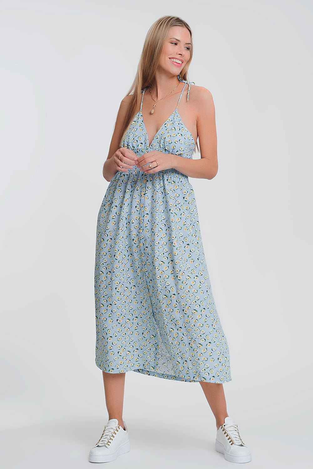 Q2 open back maxi dress in blue floral