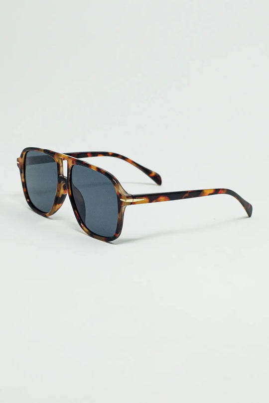 Oval Aviator Suglasses With Smoke Black Lens in Tortoise Shell - One Size / Brown