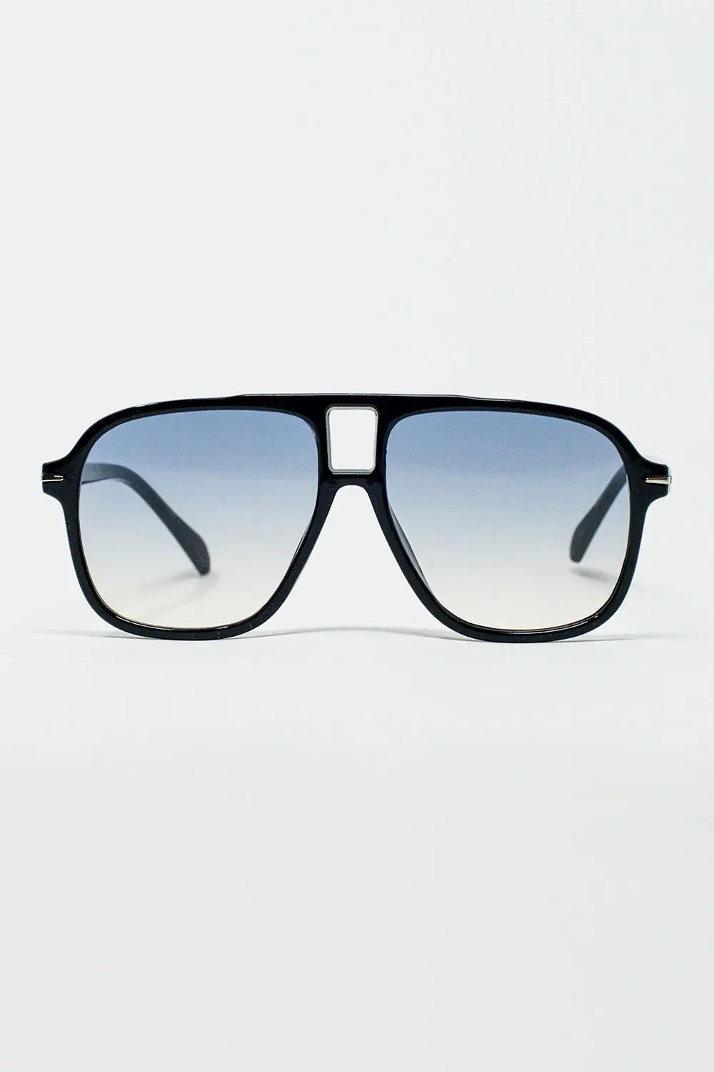Q2 Oval Aviator Suglasses With Smoke blue Lens in Black