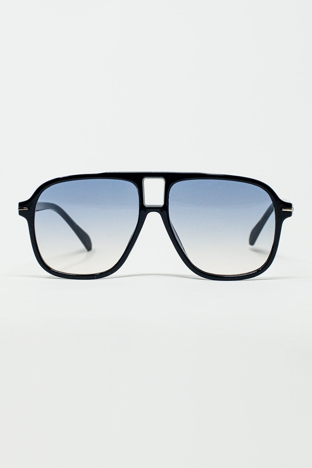 Q2 Oval Aviator Suglasses With Smoke blue Lens in Black