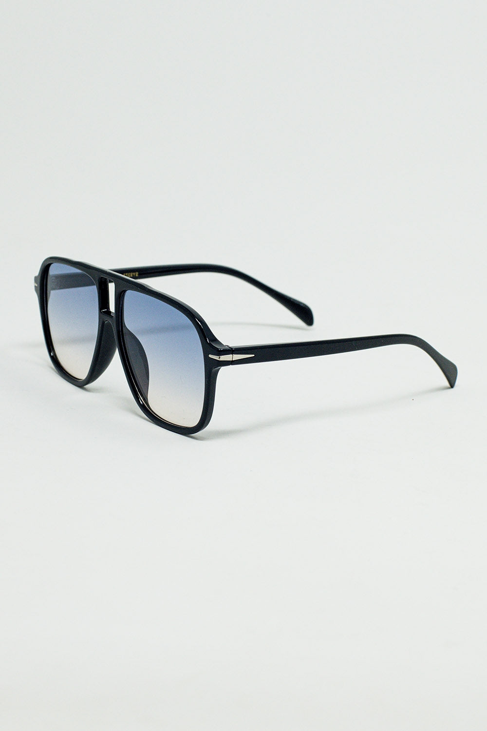 Oval Aviator Suglasses With Smoke blue Lens in Black