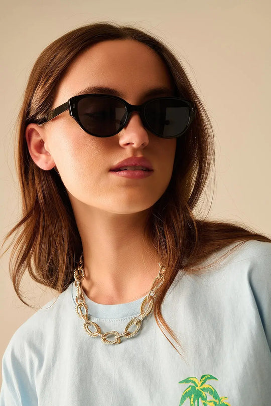 Oval Sunglasses In black frame - One Size / Black