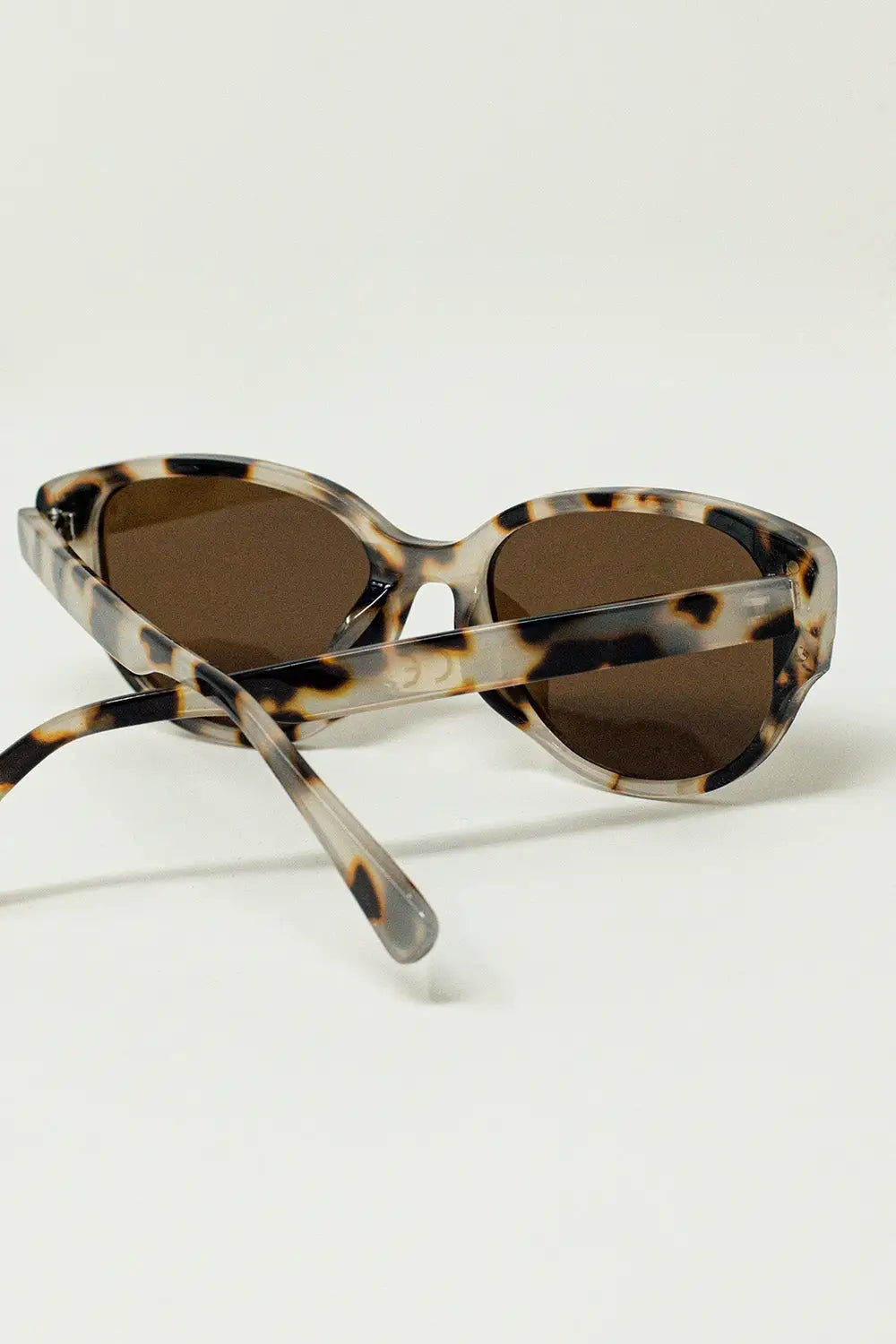 Oval Sunglasses In Havana Brown Gradient Color - One Size / Beige