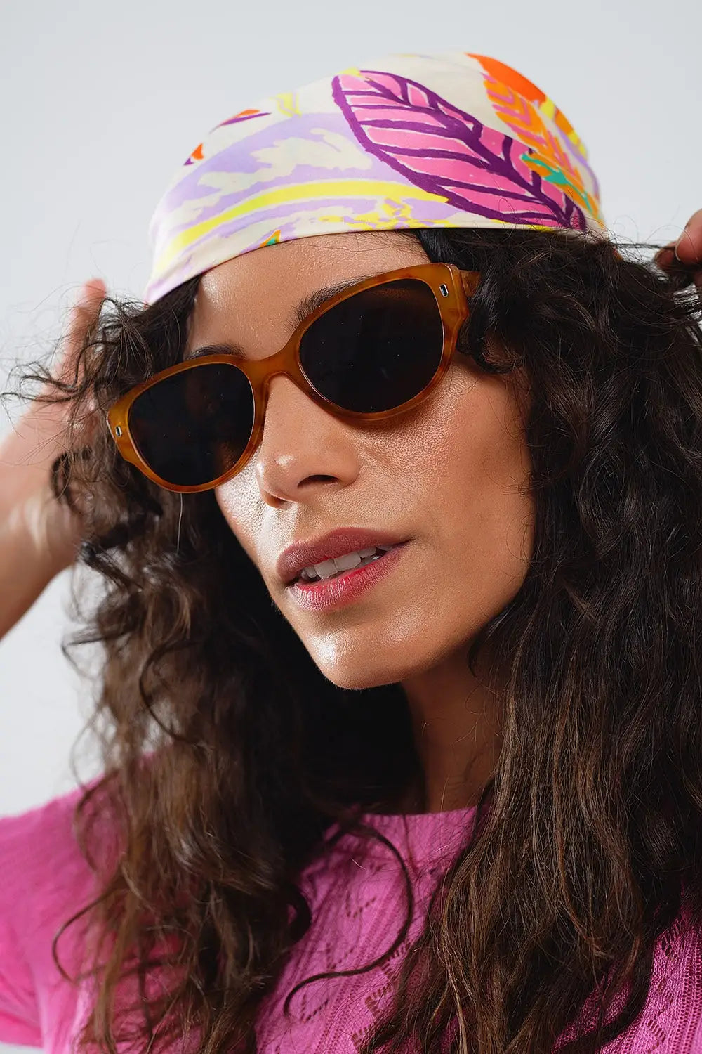 Oval Sunglasses In Light Yellowish Tortoise Shell - One Size / Brown