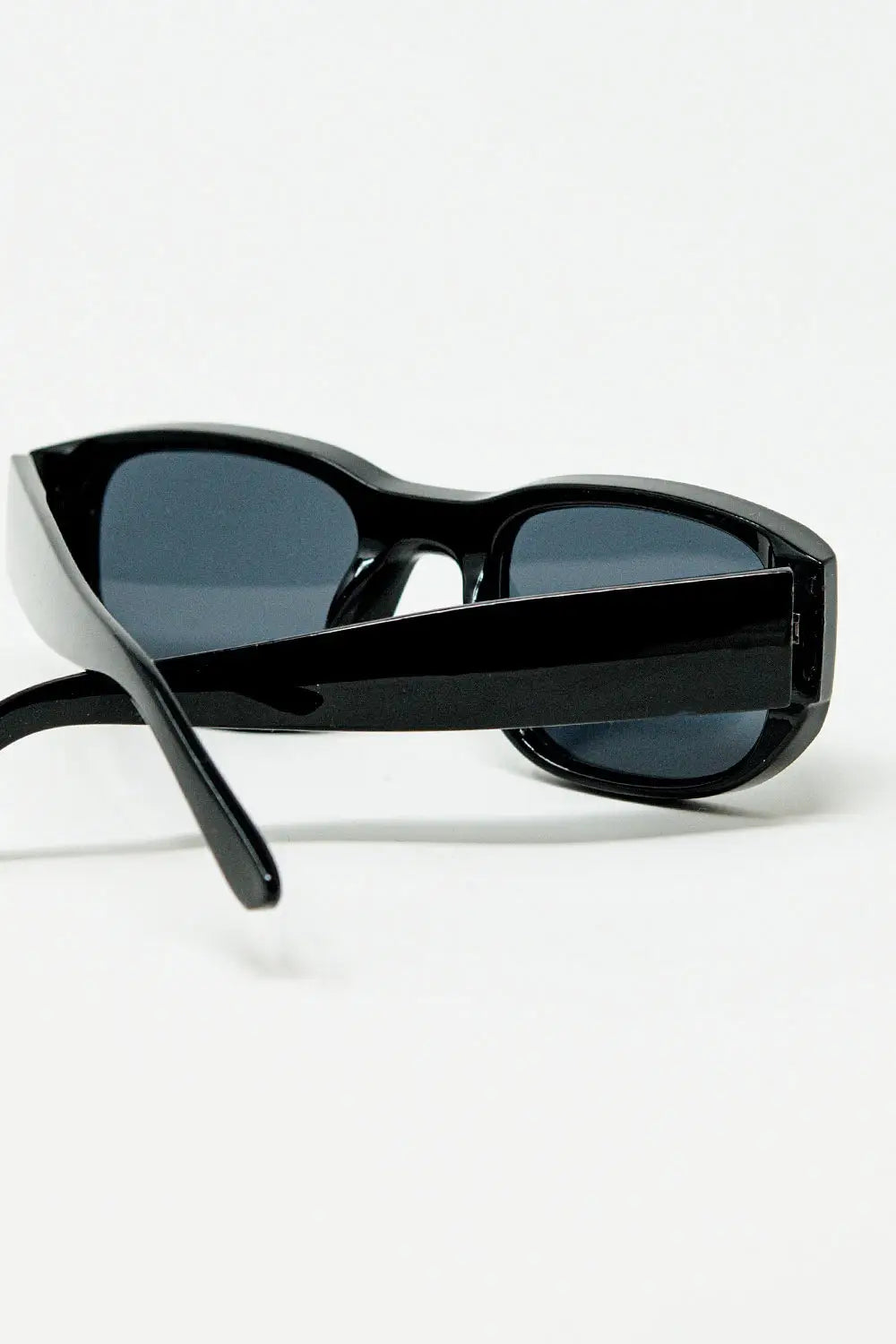 Oval Sunglasses with High Gloss Transparent Frames in black - One Size / Black