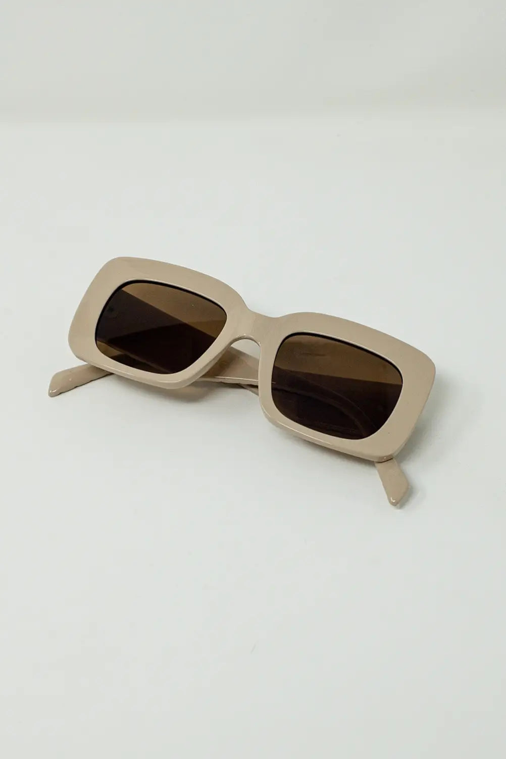 Oval Sunglasses With Smoke Lens In Beige - One Size / White