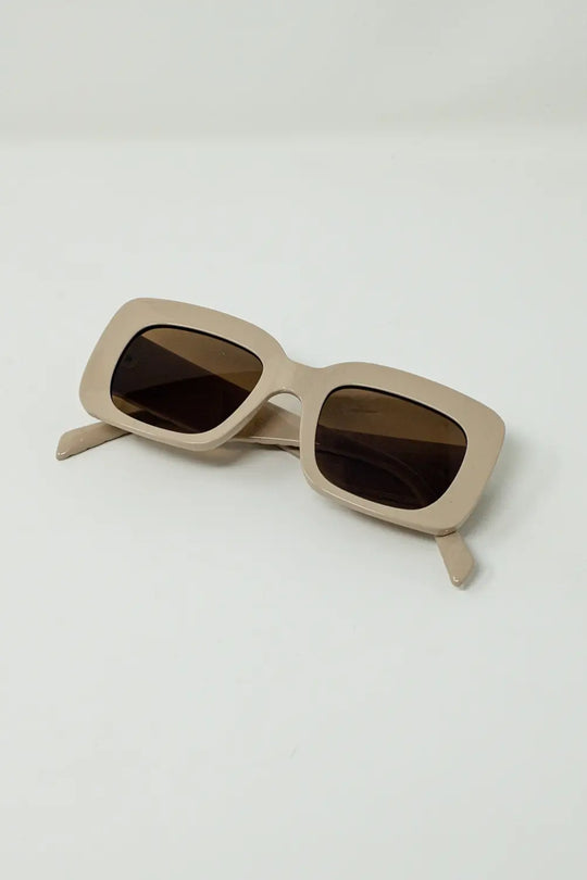 Oval Sunglasses With Smoke Lens In Beige - One Size / White