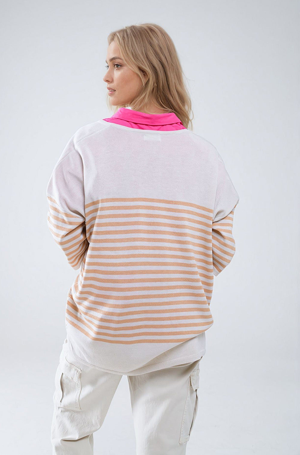 Oversized beige sweater with brown stripes and V-neck