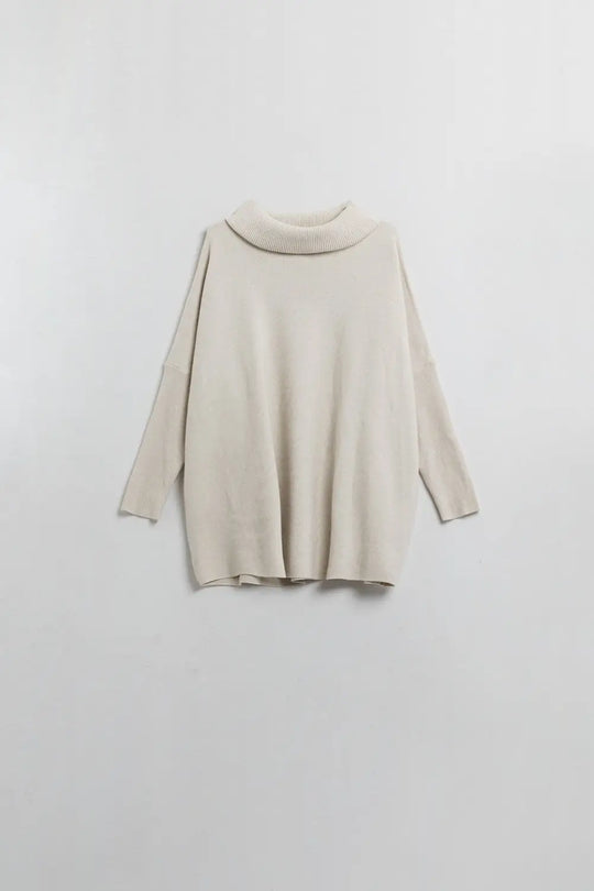 Q2 oversized beige sweater with fitted ribbed sleeves
