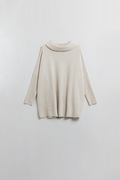 Q2 oversized beige sweater with fitted ribbed sleeves