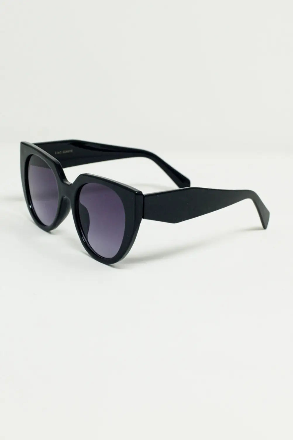 Oversized Cat Eye Sunglasses With Wide Rim in Black - One Size / Black
