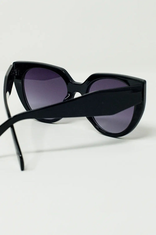 Oversized Cat Eye Sunglasses With Wide Rim in Black - One Size / Black