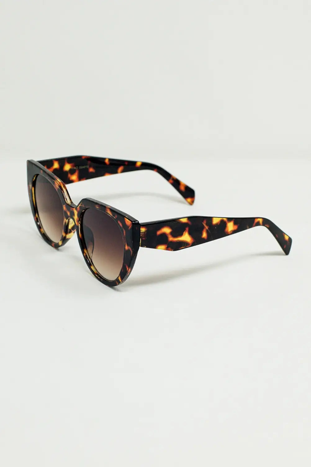 Oversized Cat Eye Sunglasses With Wide Rim in Tortoise Shell - One Size / Brown