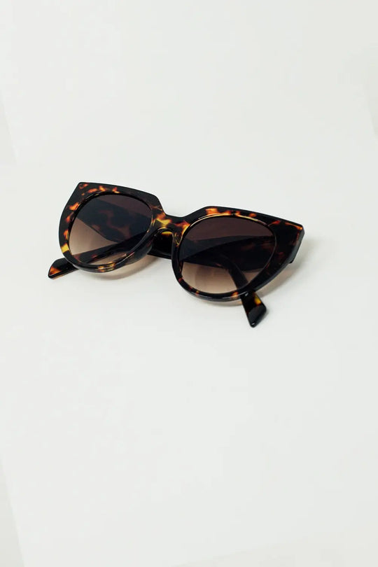 Oversized Cat Eye Sunglasses With Wide Rim in Tortoise Shell - One Size / Brown