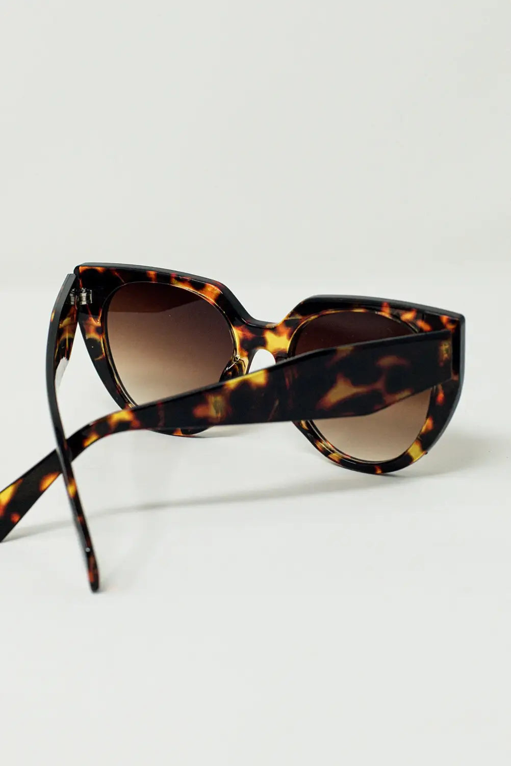 Oversized Cat Eye Sunglasses With Wide Rim in Tortoise Shell - One Size / Brown