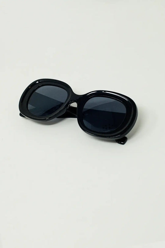 Oversized Circular Sunglasses in Black - One Size / Black