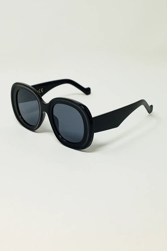 Oversized Circular Sunglasses in Black - One Size / Black