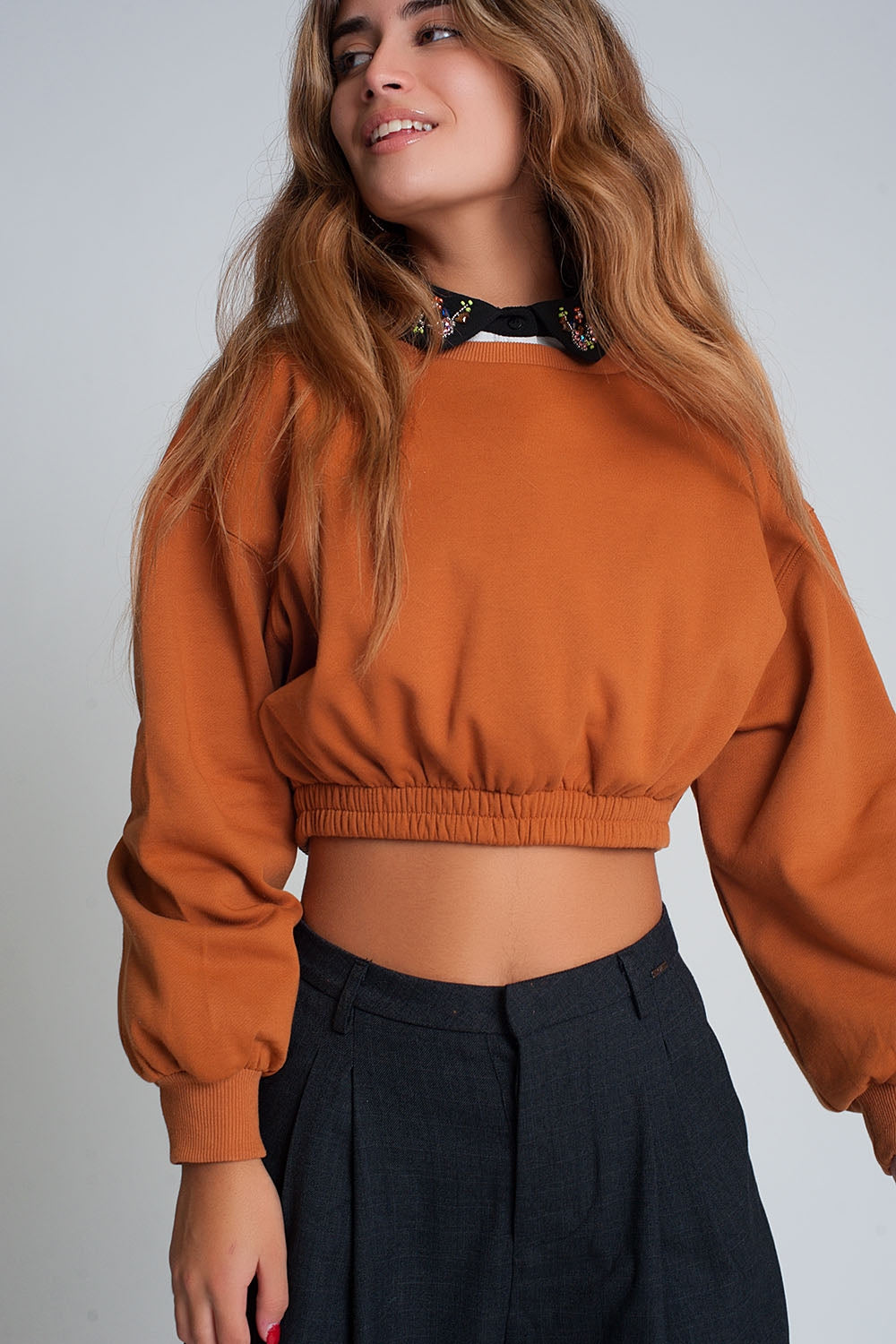 Oversized cropped sweatshirt in camel