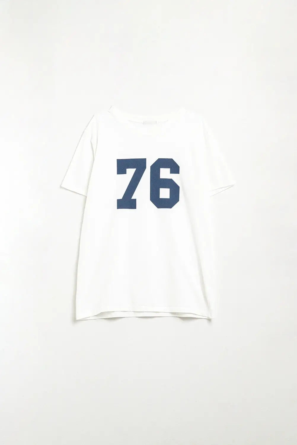 Q2 oversized fit white t-shirt with 76 logo