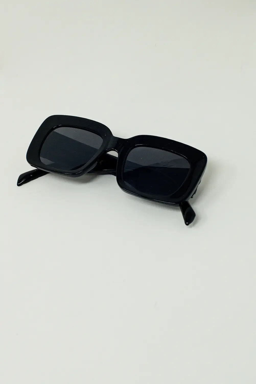 Oversized Oval Sunglasses With Side Detail in Black - One Size / Black