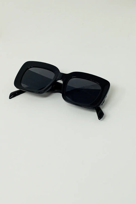 Oversized Oval Sunglasses With Side Detail in Black - One Size / Black