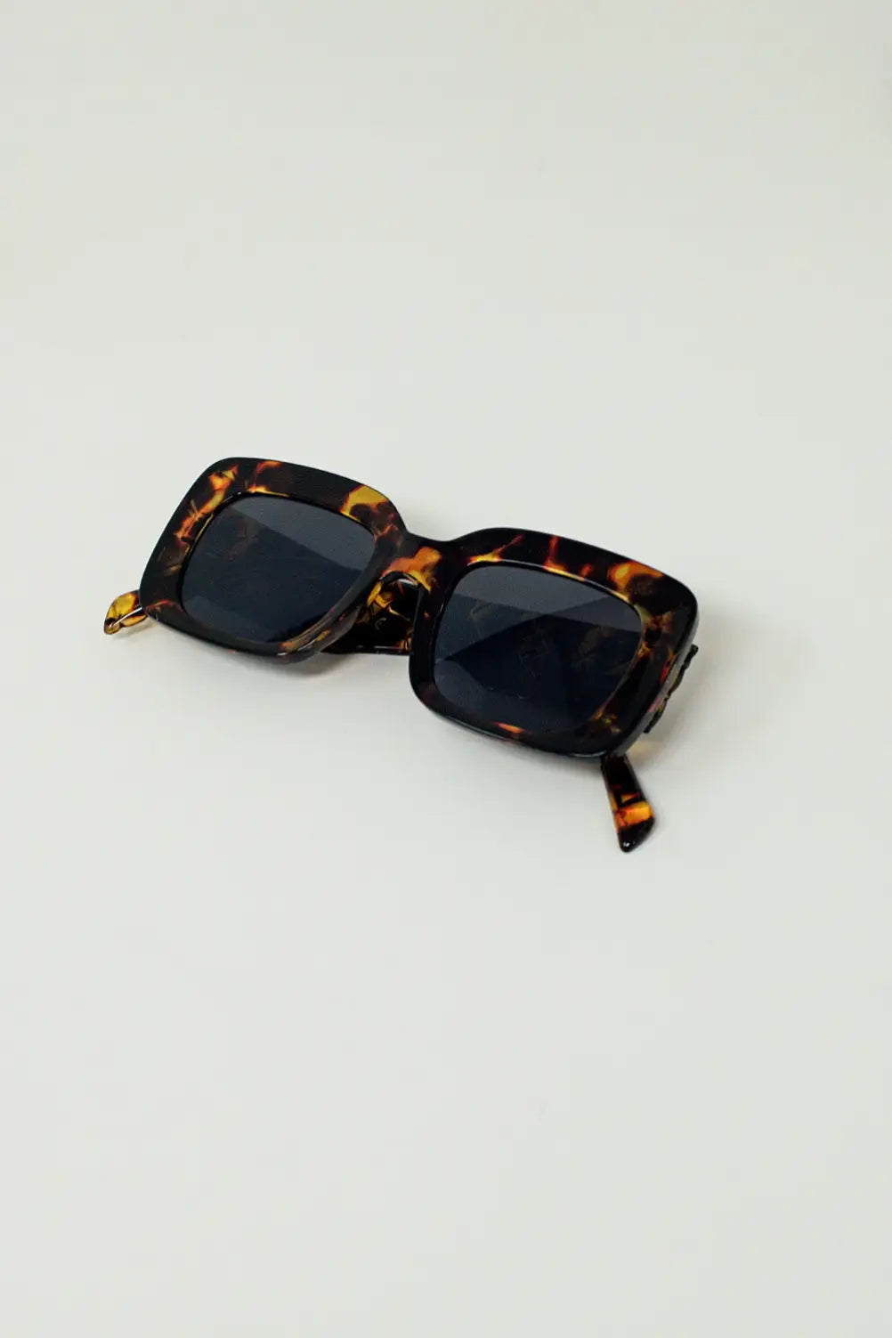 Oversized Rectangular Sunglasses in vintage Tortoise Shell - One Size / Brown