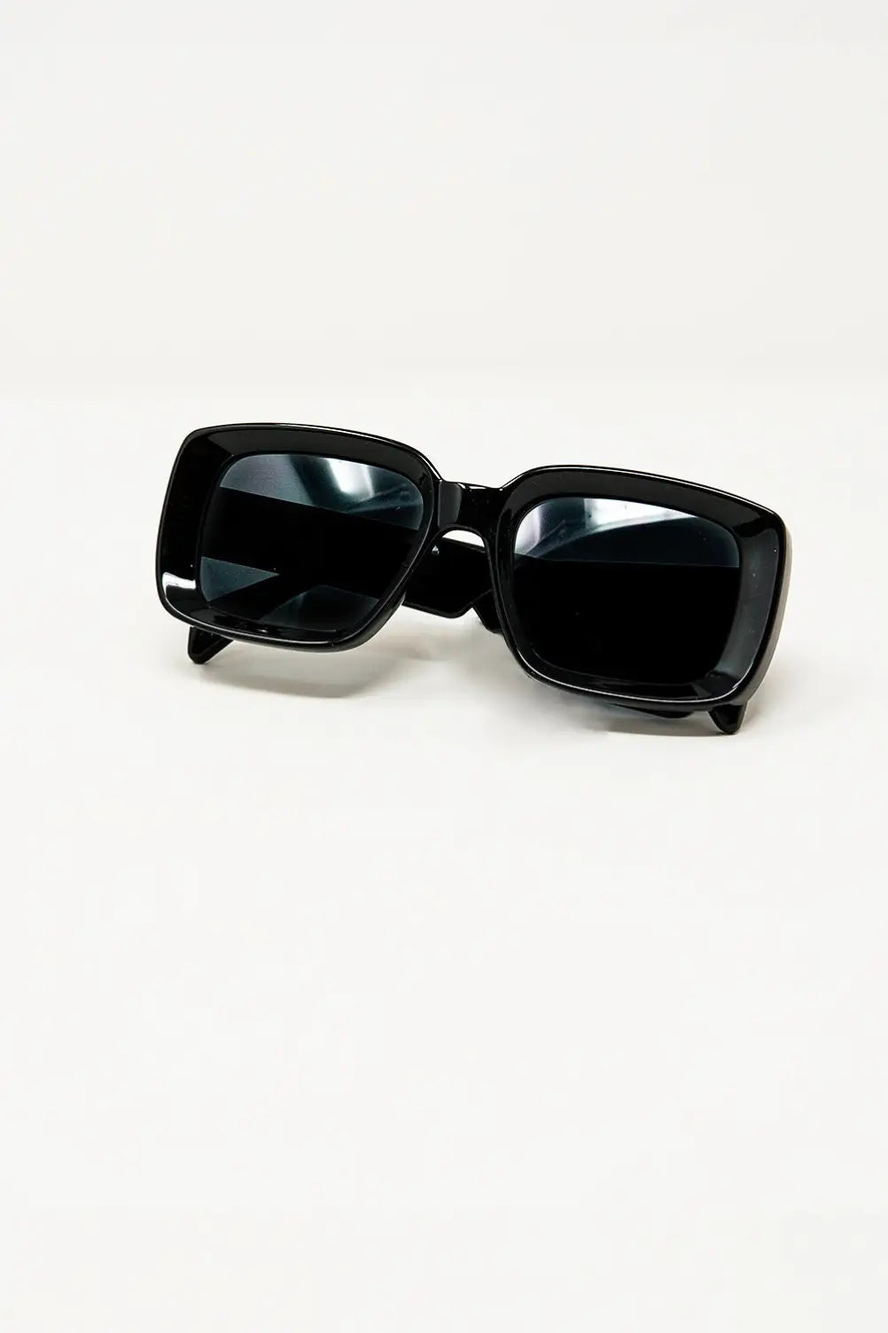 Oversized Rectangular Sunglasses With Wide Frame in Black - One Size / Black