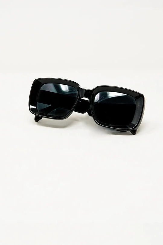 Oversized Rectangular Sunglasses With Wide Frame in Black - One Size / Black