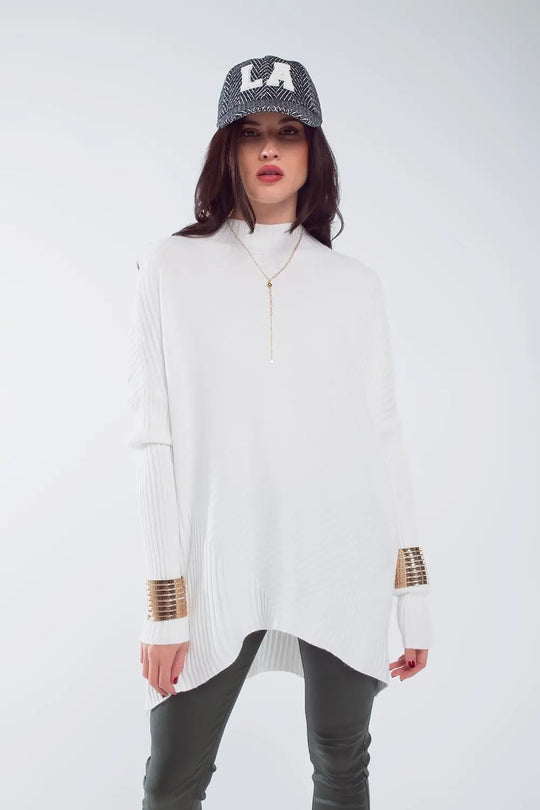 Q2 Oversized white sweater with stripes details