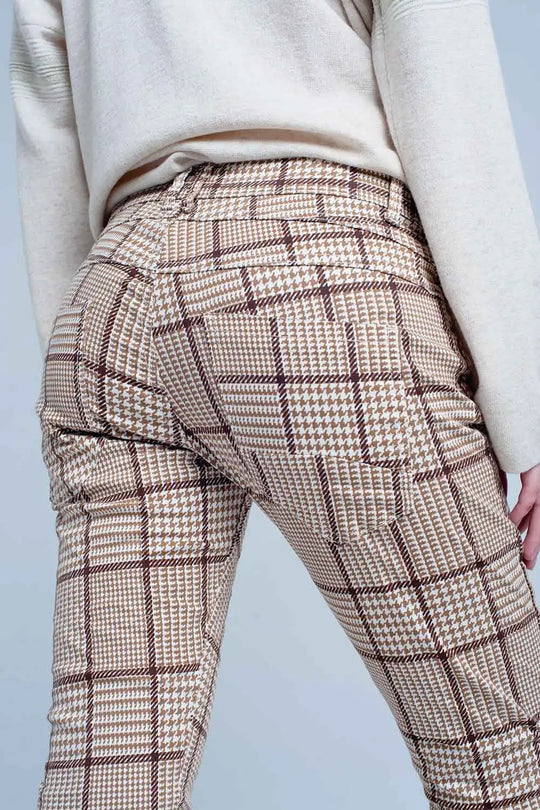 Pantalon à carreaux beige avec bouton - Pantalons