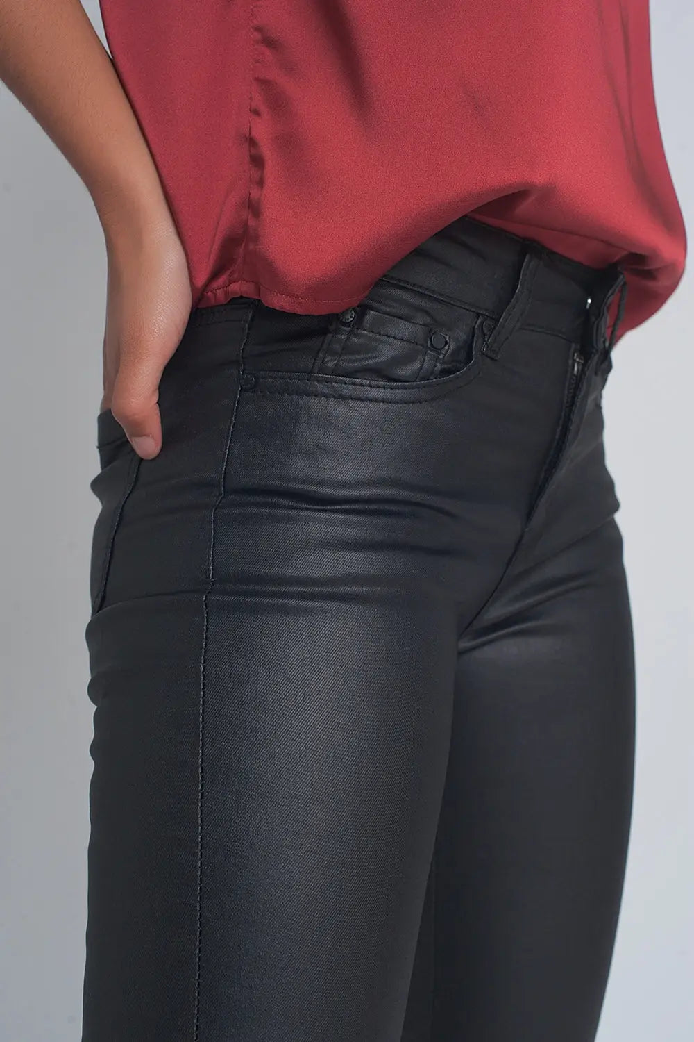 Pantalon à effet cuir noir avec laçage - Pantalons