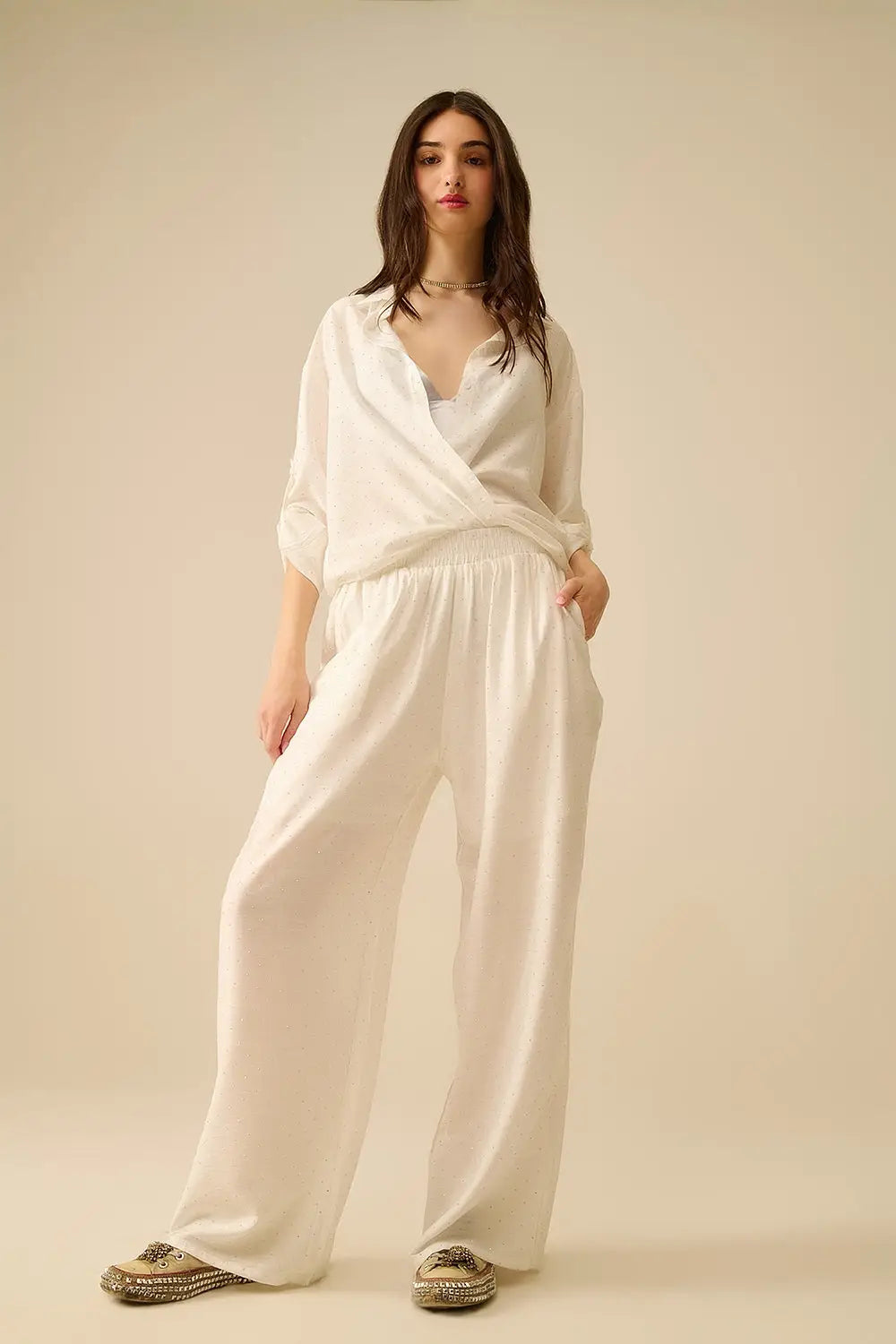 Pantalon blanc léger à jambes larges avec détails en strass - Pantalons