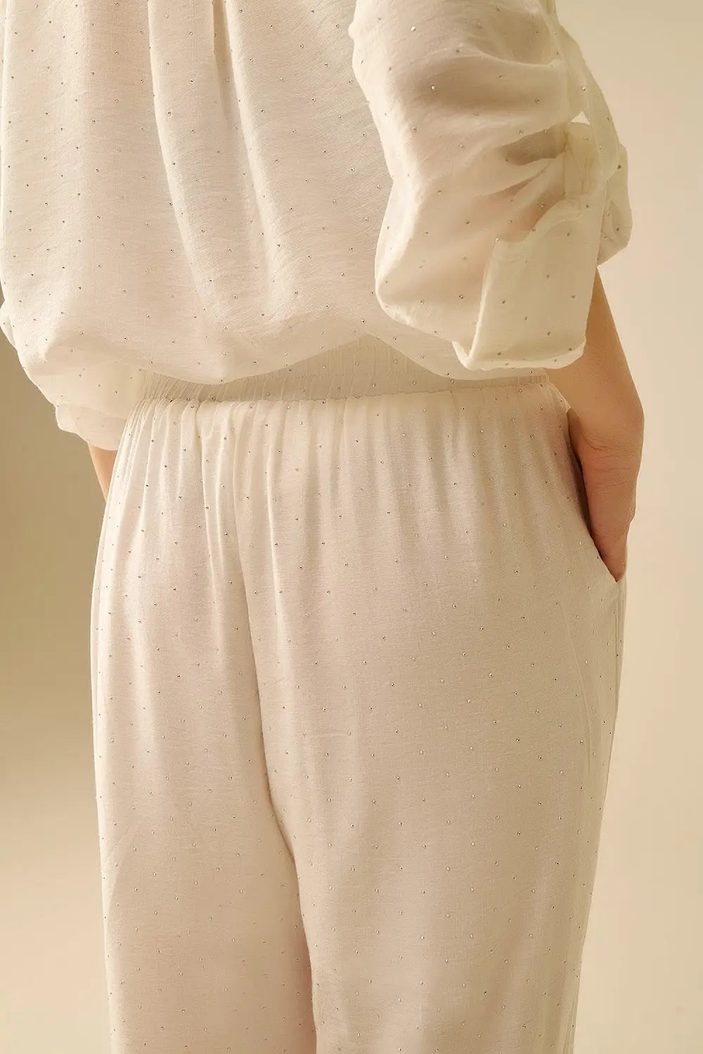 Pantalon blanc léger à jambes larges avec détails en strass - Pantalons