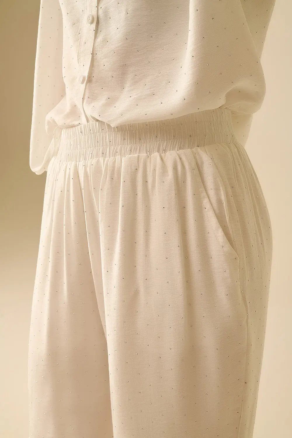Pantalon blanc léger à jambes larges avec détails en strass - Pantalons