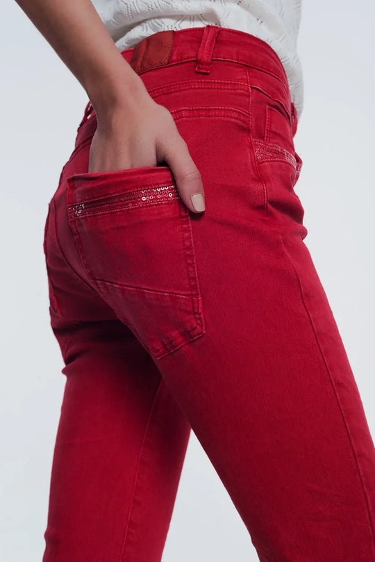 Pantalon boyfriend rouge avec le détail de poche de sequin - Pantalons