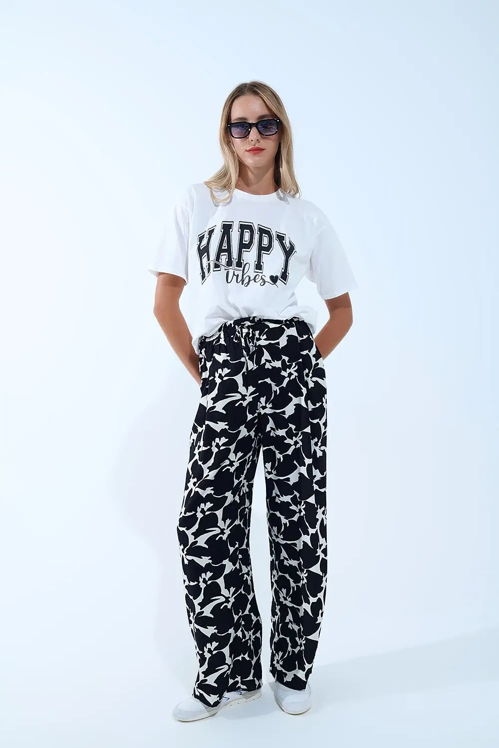 Pantalon droit à imprimé floral hawaïen en noir et blanc - Pantalons