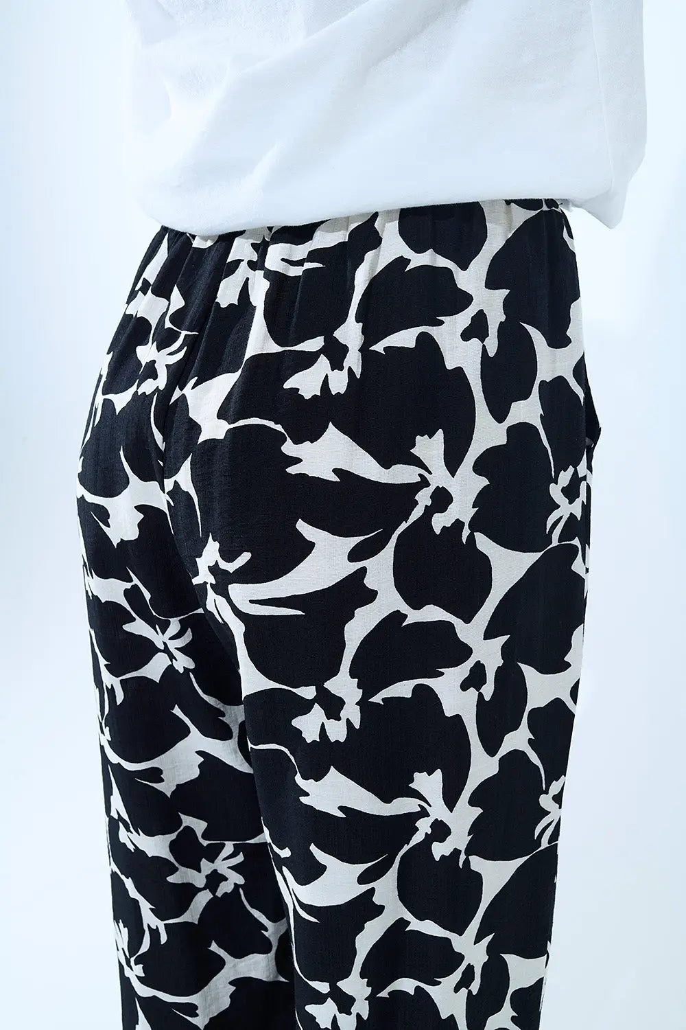 Pantalon droit à imprimé floral hawaïen en noir et blanc - Pantalons