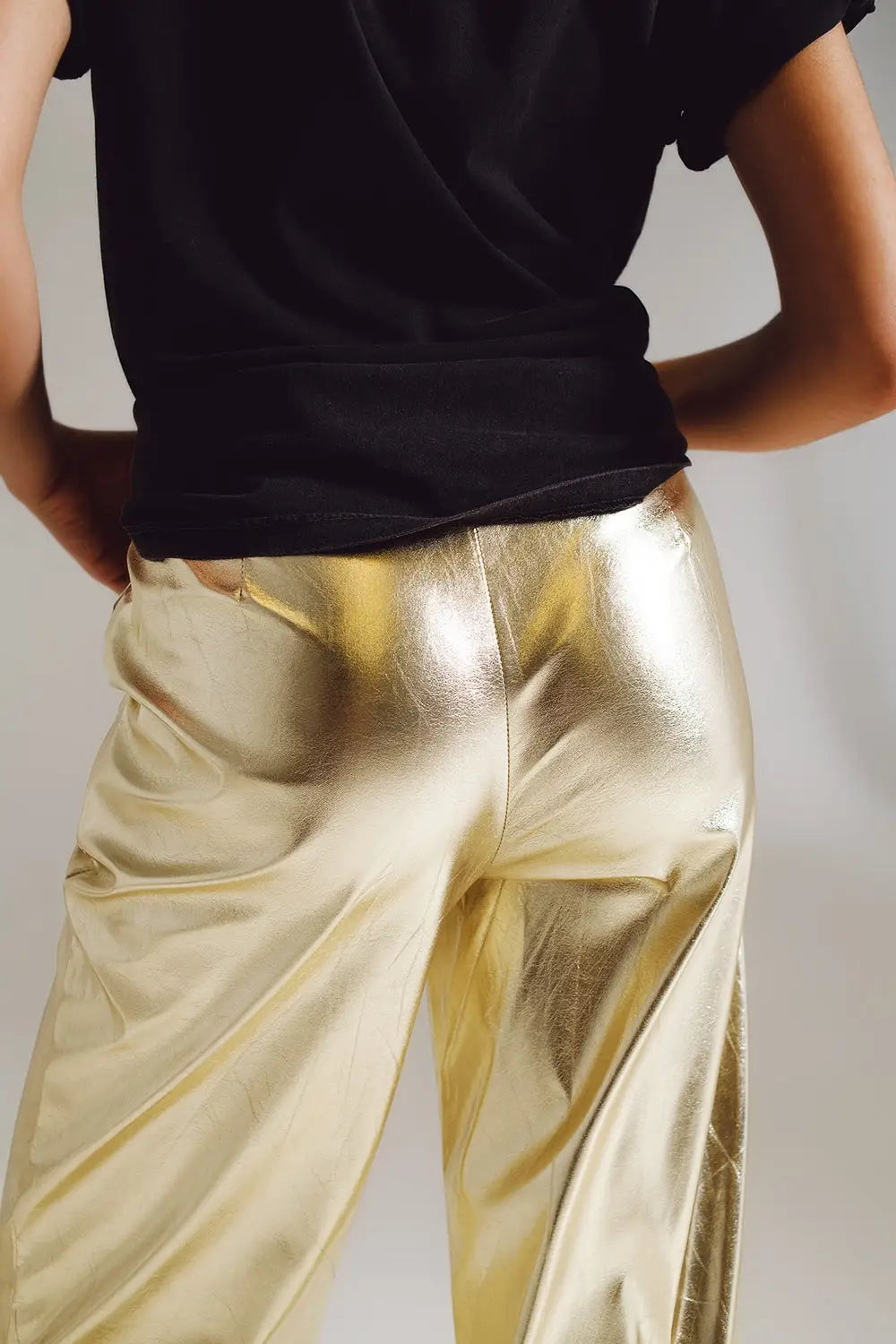 Pantalon droit métallique en couleur or - Pantalons