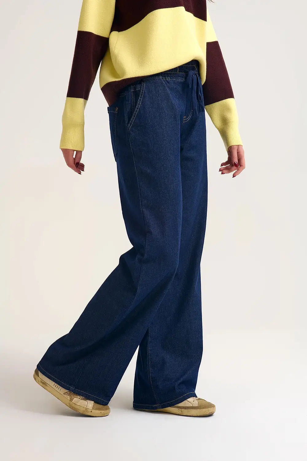 Pantalon en denim à large jambe et taille élastique ajustable en délavage foncé - Pantalons
