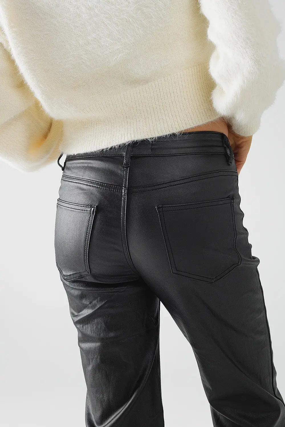 Pantalon en faux cuir noir avec boutons - Pantalons