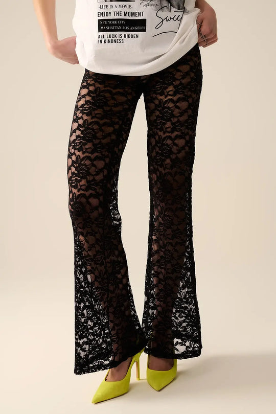 Q2 Pantalon évasé noir en dentelle florale