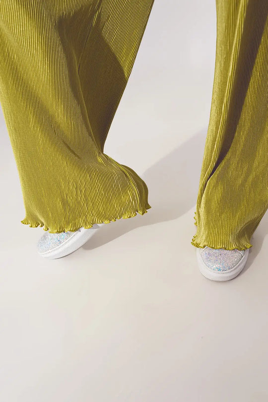 Pantalon large à plis en satin en vert - Pantalons