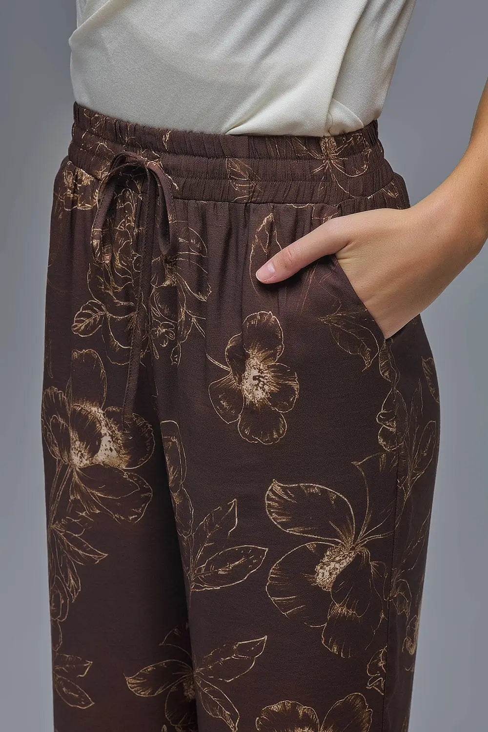 Pantalon léger marron à imprimé floral automnal - Pantalons