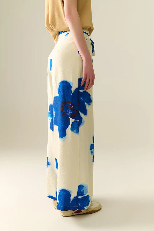 Pantalon Palazzo blanc à imprimé de fleurs tropicales bleues et ceinture assortie - Pantalons