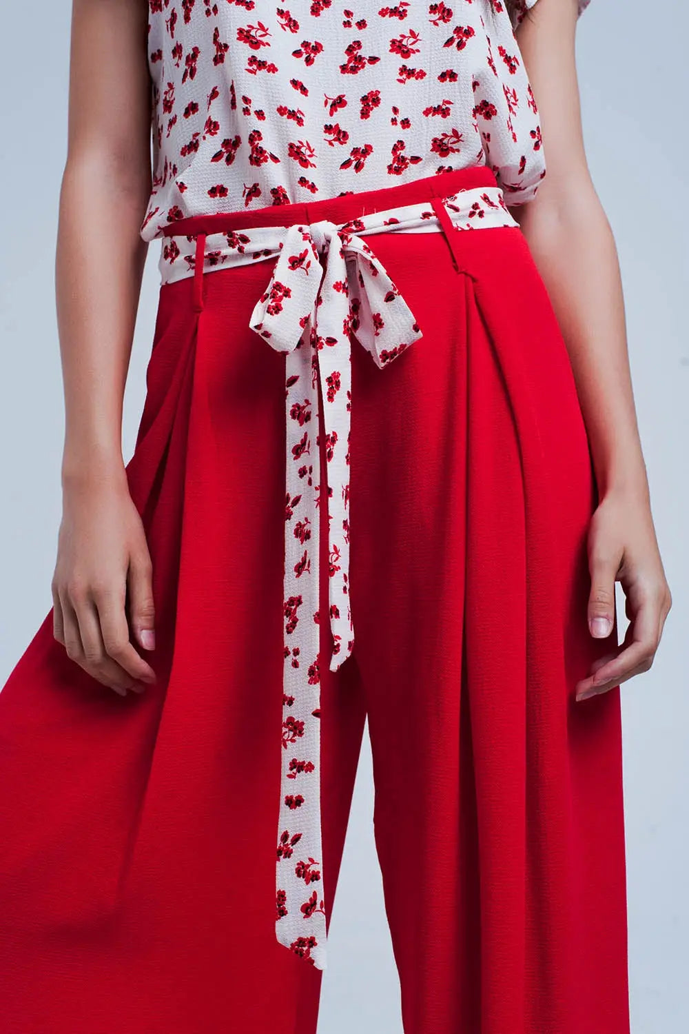 Pantalon rouge large plissé avec taille nouée - Pantalons