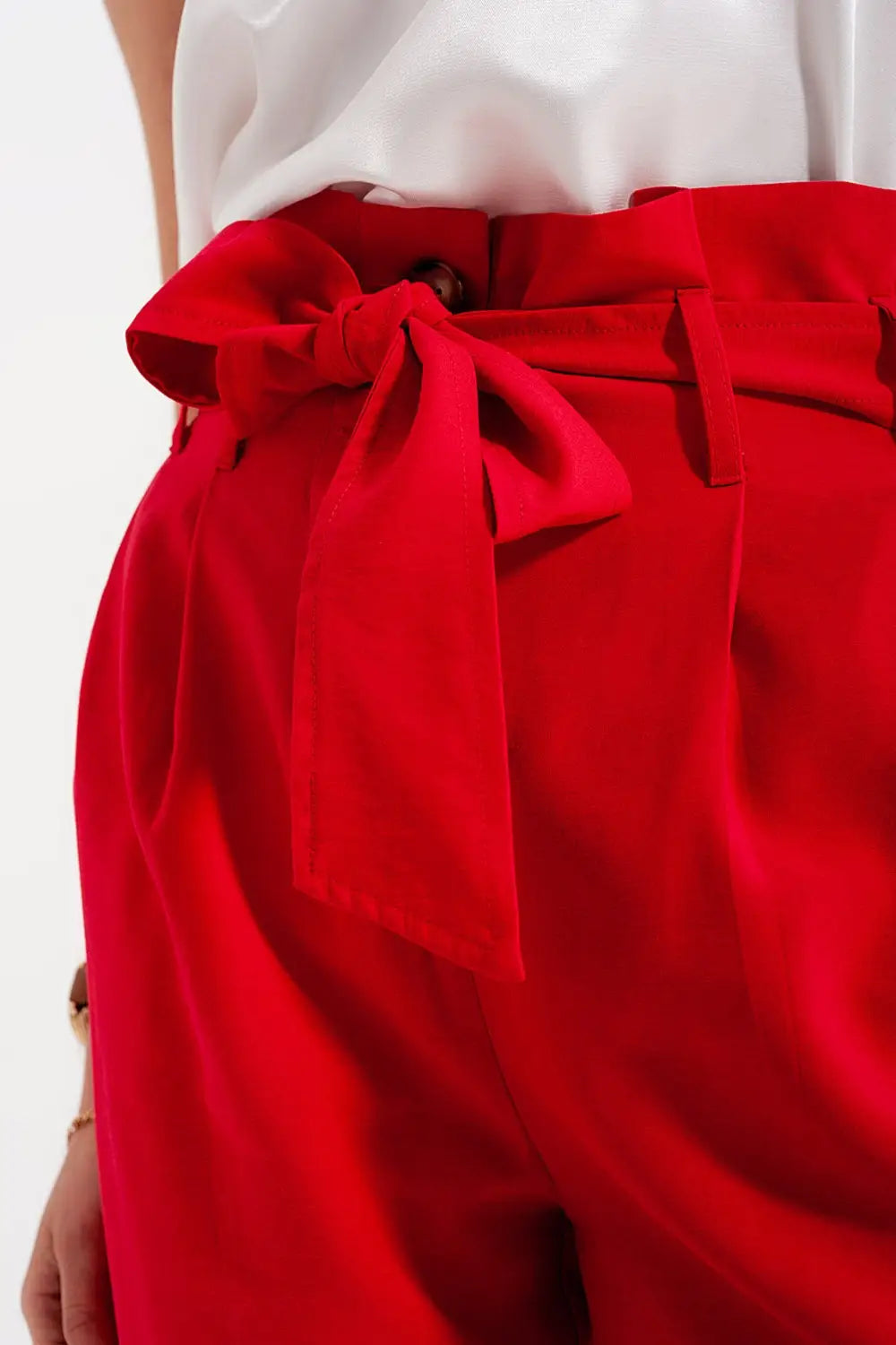 Pantalon taille haute froncée avec ceinture rouge - Pantalons