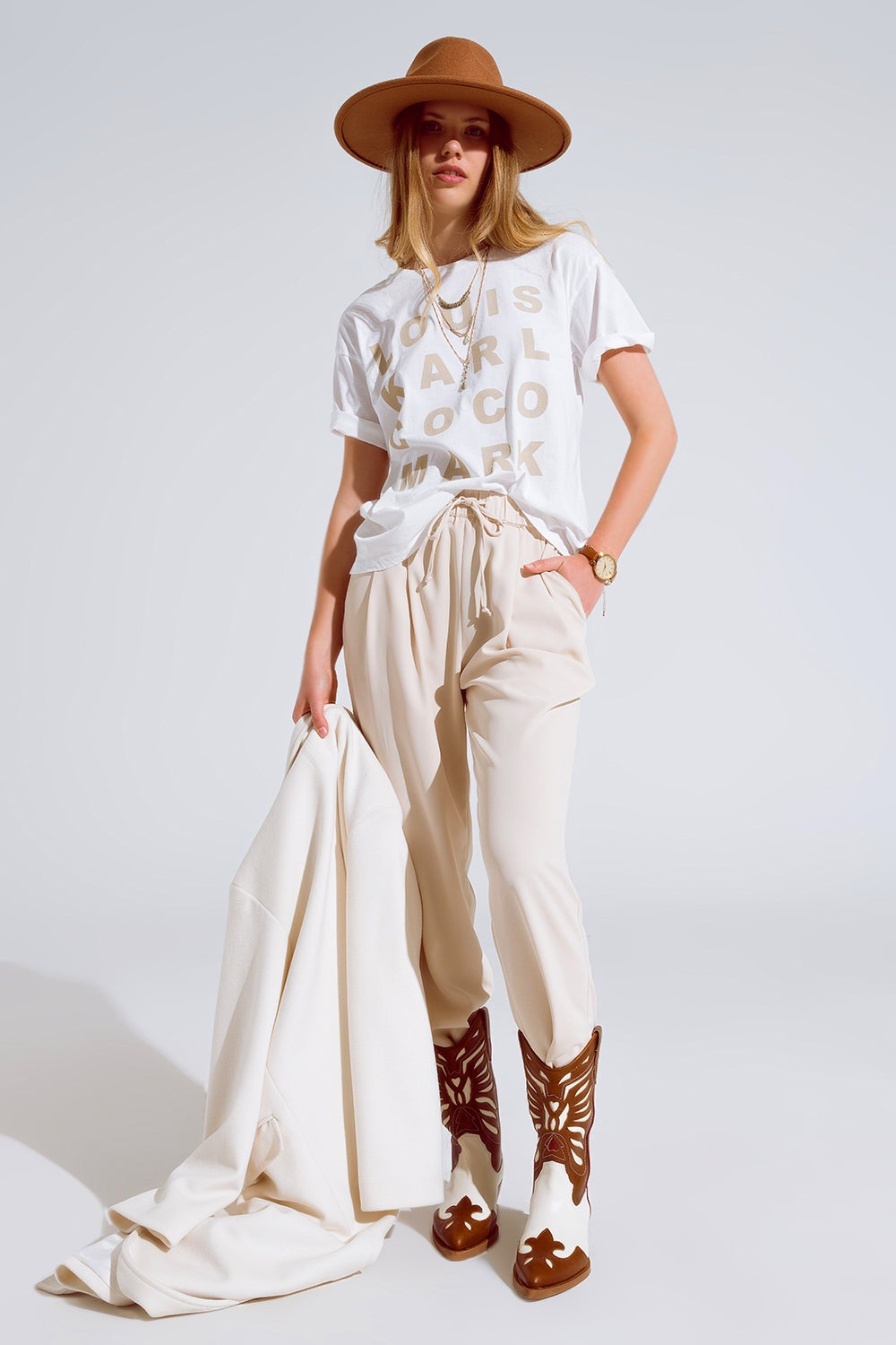 Pants In beige With Front Pockets And Drawstring Closing