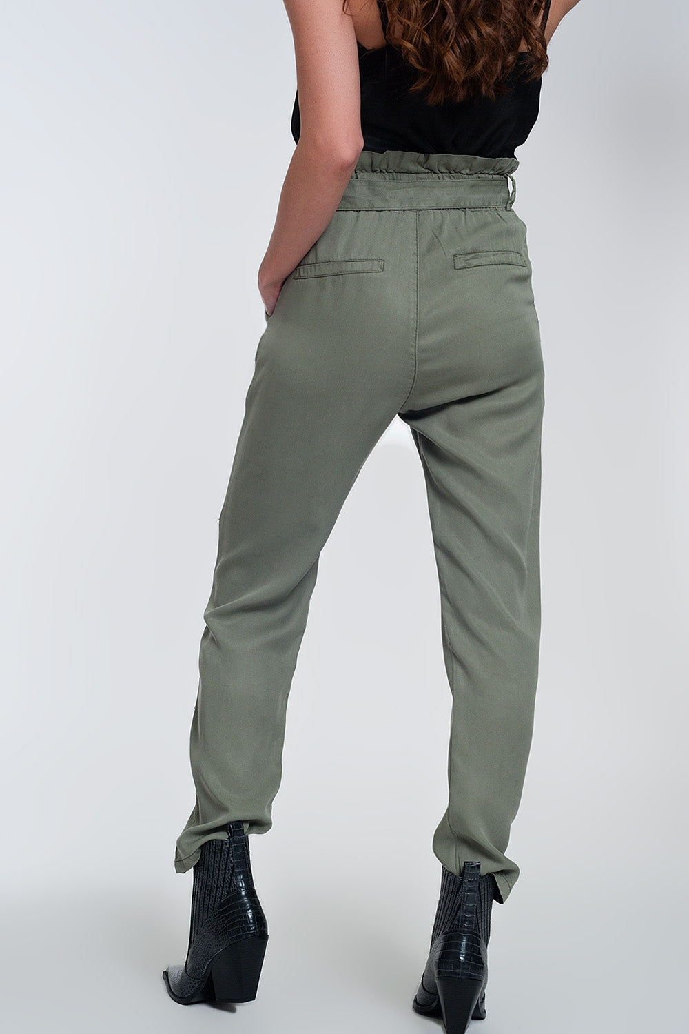 Pants with tie waist in green