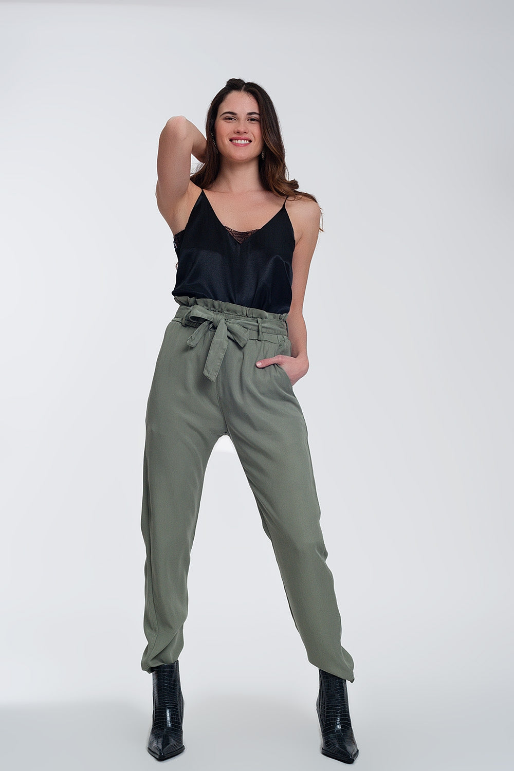 Pants with tie waist in green